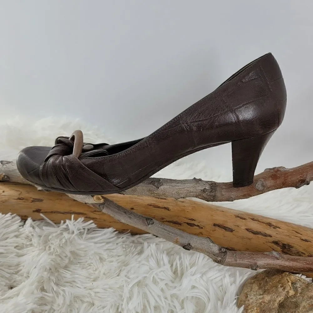 Henry Beguelin leather pumps with wood link accent (K)
